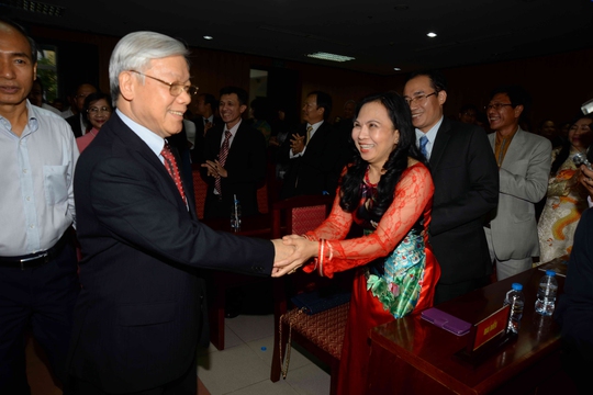 Tổng Bí thư Nguyễn Phú Trọng gặp gỡ doanh nhân tại TP HCM vào chiều 13-10 Ảnh: MINH DIỆP