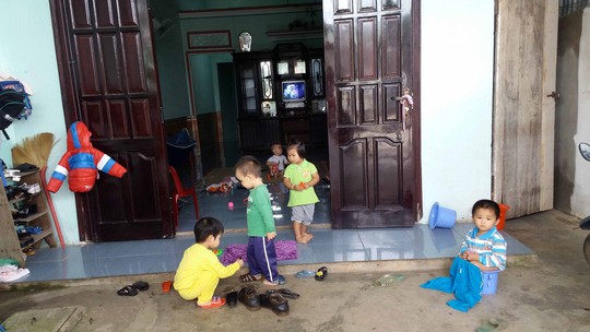 Một nhóm trẻ không phép hoạt động ở huyện Ngọc Hồi, tỉnh Kon Tum Ảnh: HOÀNG THANH