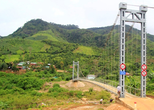 Cầu treo Năng Lớn 3 (xã Đắk Sao, huyện Tu Mơ Rông) giúp người dân không còn bị cô lập mỗi khi mưa lũ