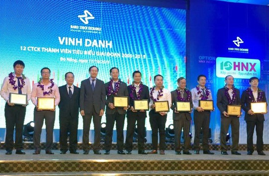 VietinBankSc là 1 trong 12 công ty chứng khoán tiêu biểu được vinh danh trong giai đoạn 2005-2015