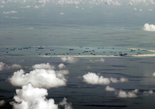 Đảo nhân tạo Trung Quốc xây dựng trái phép trên biển Đông. Ảnh: Reuters