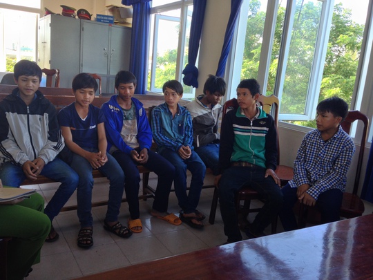 7 thiếu niên ở huyện Nam Trà My được lực lượng công an giải cứu trước đó Ảnh: CTV