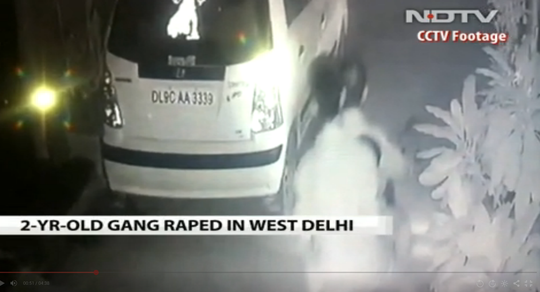 
Nghi phạm vụ bắt óc bé gái 2,5 tuổi. Ảnh từ CCTV - NDTV
