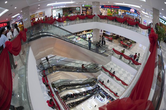 
Khu vực trung tâm mua sắm hiện đại của Vincom Long Xuyên.
