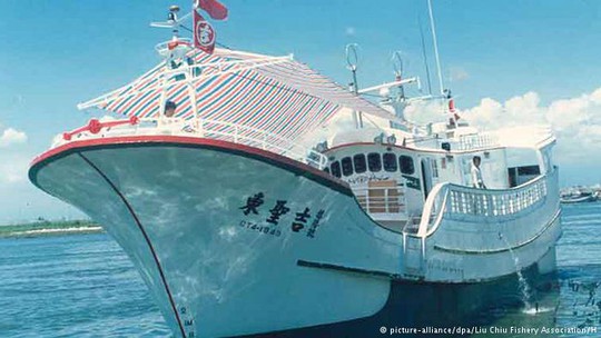 
Tàu cá Tung Sheng Chi 16. Ảnh: DPA
