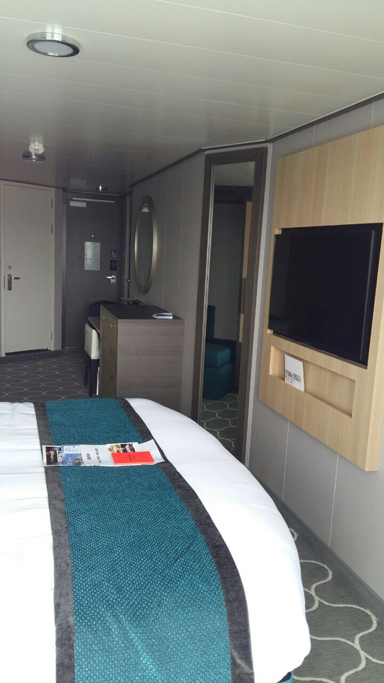 
Một góc nội thất cabin phòng ngủ trên tàu Harmony.
