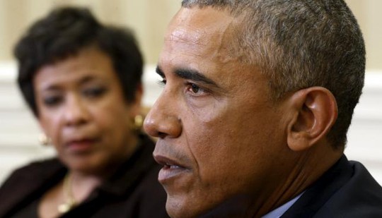 Tổng thống Obama trong một cuộc họp với các quan chức thực thi pháp luật hàng đầu nhằm thảo luận biện pháp ngăn chặn bạo lực súng đạn hôm 4-1. Ảnh: Reuters