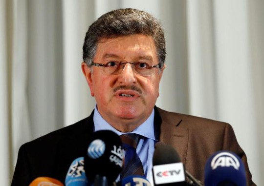 Phát ngôn viên phe đối lập Salim al-Muslat phát biêu tại cuộc hòa đàm ở Geneva - Thụy Sĩ ngày 31-1. Ảnh: Reuters