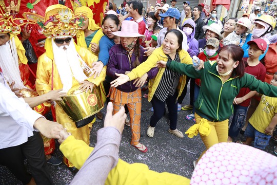 
Đu bám thần tài
