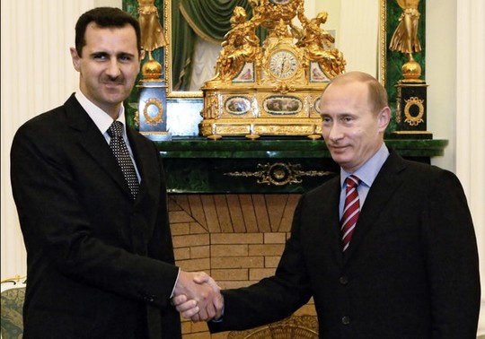 Hai ông Putin (phải) và Assad gặp nhau tại Điện Kremlin năm 2006. Ảnh: AP