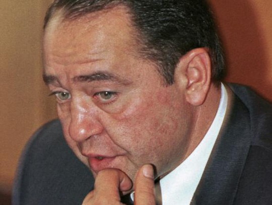 Ông Lesin dự một cuộc họp báo tại Moscow năm 2000. Ảnh: Reuters