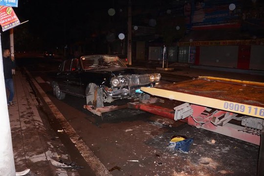 Chiếc ô tô sau tai nạn đã được lực lượng công an đưa về Công an TP Thanh Hóa để xử lý