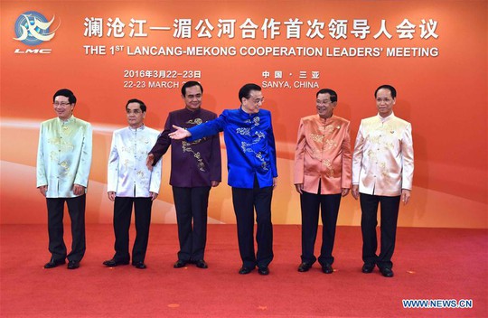 Đại diện các nước tham dự LMC chụp ảnh tại TP Tam Á hôm 22-3. Ảnh: News.cn