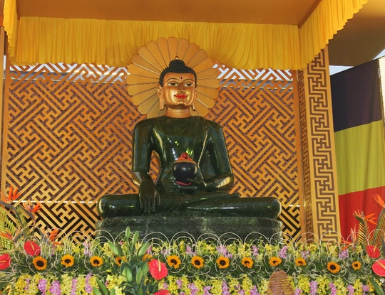 
Tượng Phật ngọc hòa bình​
