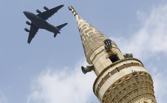 Một chiếc Boeing C-17A Globemaster III của Mỹ cất cánh từ căn cứ khộng quân Incirlik. Ảnh: Reuters