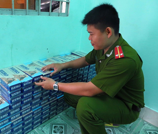 
Gần 3.000 bao thuốc lá lậu vừa bị lực lượng Công an TP Long Xuyên thu giữ vào sáng 8-4
