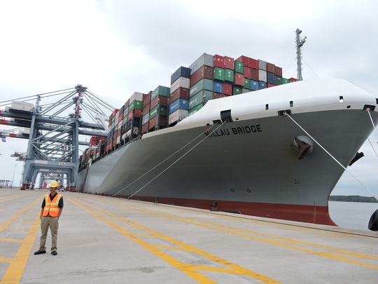 
Tàu siêu vận tải Millau Bridge chuyên chở hơn 14.000 container
