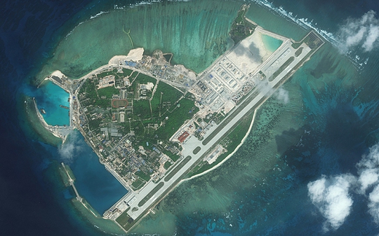 Đường băng Trung Quốc xây dựng trên đảo Phú Lâm. Ảnh chụp vệ tinh