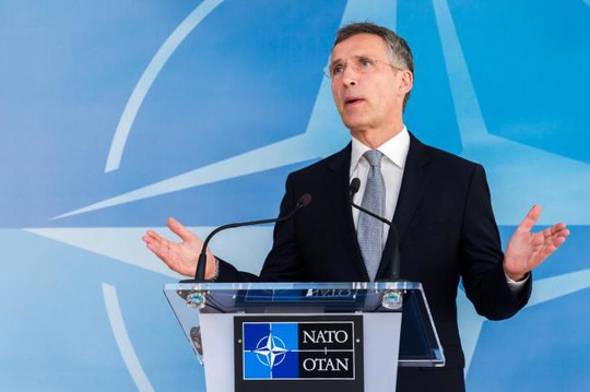 Tổng thư ký NATO Jens Stoltenberg họp báo sau cuộc hội đàm với Nga hôm 20-4. Ảnh: AP