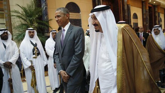 Tổng thống Obama được Vua Salman tiếp tại Điện Erga hôm 20-4. Ảnh: REUTERS