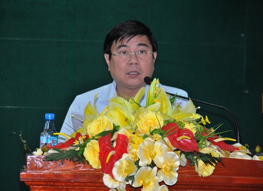 
Chủ tịch UBND TP HCM Nguyễn Thành Phong tại buổi tiếp xúc cử tri phường Đa Kao và Tân Định (quận 1)
