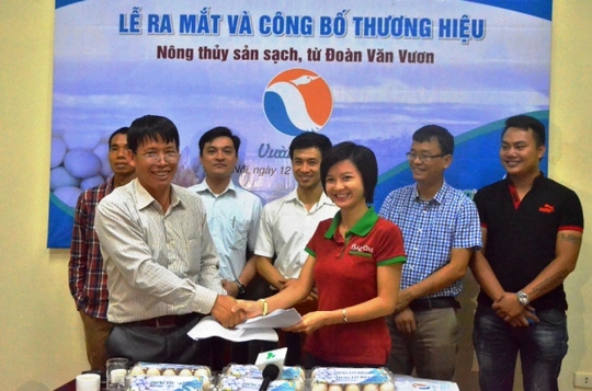 Ông Đoàn Văn Vươn chính thức ra mắt thương hiệu sản phẩm nông sản sạch do chính tay ông sản xuất