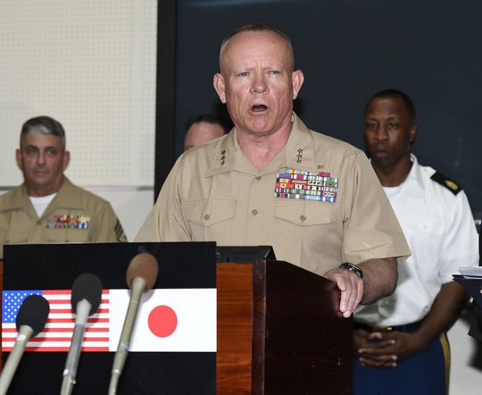 Trung tướng Lawrence D. Nicholson phát biểu tại căn cứ Okinawa. Ảnh: AP