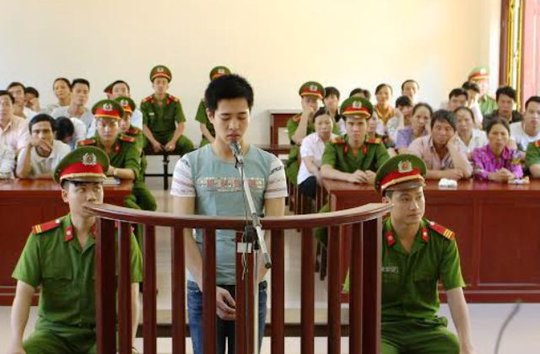 
Phạm Minh Vương - nam sinh ở Hà Nam sát hại chủ tiệm tạp hóa để lấy tiền tiêu xài trong dịp Tết
