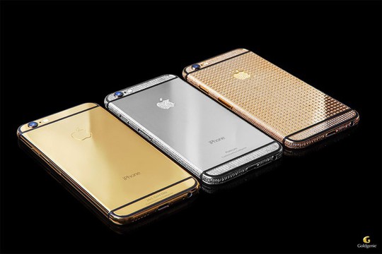 
Diamond RockStar: phiên bản iPhone 6S do Goldgenie chế tác có giá lên đến 14.500 USD, tương đương 323 triệu đồng. Chiếc điện thoại này được phủ một lớp vàng 24K, đính kèm 800 viên kim cương được tỉa cắt tỉ mỉ theo viền điện thoại.
