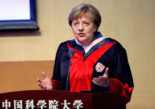 Bà Merkel phát biểu tại Viện Hàn lâm Khoa học Trung Quốc ở thủ đô Bắc Kinh hôm 12-6. Ảnh: REUTERS