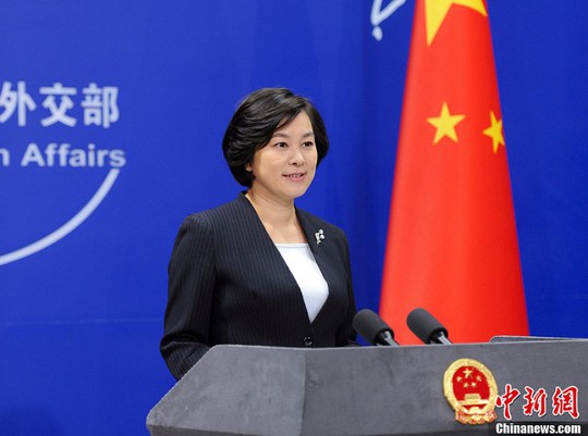 Bà Hoa trả lời họp báo ngày 21-6. Ảnh: CHINA NEWS