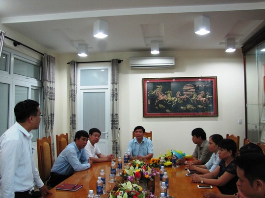 Ông Trương Ngọc Hùng (đứng ), Trưởng Ban Chính sách - Pháp luật LĐLĐ TP Đà Nẵng, trình bày vụ kiện