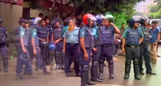 
Lực lượng cảnh sát Bangladesh. Ảnh: Reuters
