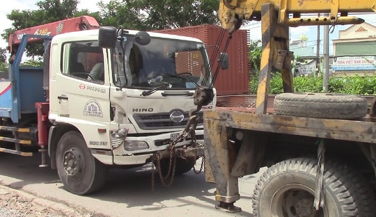 
Lực lượng chức năng giải tỏa hiện trường vụ tai nạn.
