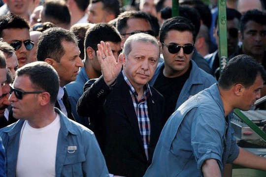 Tổng thống Tayyip Erdogan tại Istanbul hôm 17-7. Ảnh: REUTERS