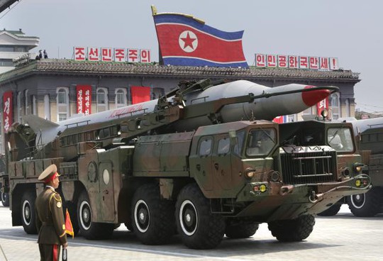 Một tên lửa của Triều Tiên trong lễ diễu hành tháng 7-2013. Ảnh: REUTERS
