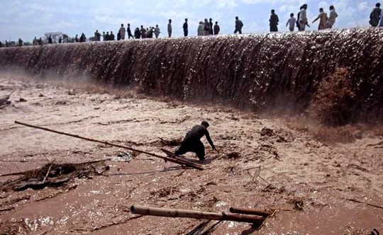 Khu vực Tây Bắc Pakistan đang bị lũ quét gây ra bởi mưa lớn tàn phá. Ảnh: NDTV