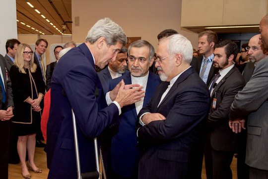 
Ngoại trưởng Mỹ John Kerry nói chuyện với người đồng cấp Iran Mohammad Javad Zarif tại Vienna - Áo tháng 5-2015. Ảnh: Bộ Ngoại giao Mỹ
