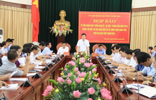 
Ông Nguyễn Đừng Xứng, Chủ tịch UBND tỉnh Thanh Hóa chủ trì cuộc họp báo
