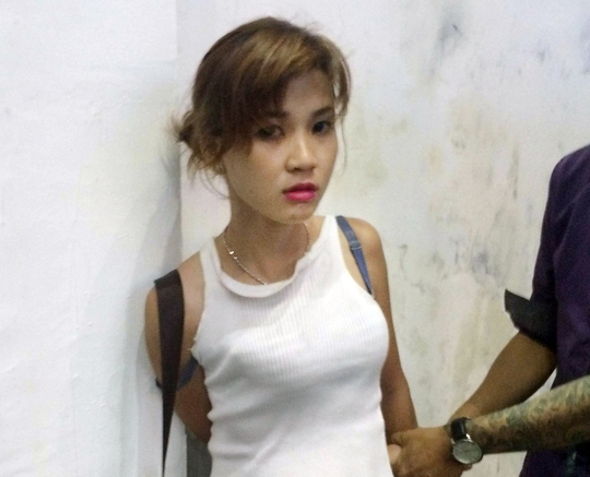 Trần Thị Trúc Ly bị nạn nhân và người dân bắt giữ sau khi cùng đồng bọn cướp giật.