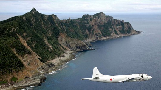 Máy bay của ASDF bay trên quần đảo Senkaku. Ảnh: AP