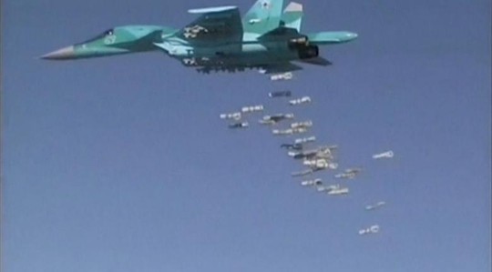 Chiến đấu cơ Sukhoi Su-34 của Nga thả bom ở tỉnh Deir ez-Zor - Syria. Ảnh: REUTERS