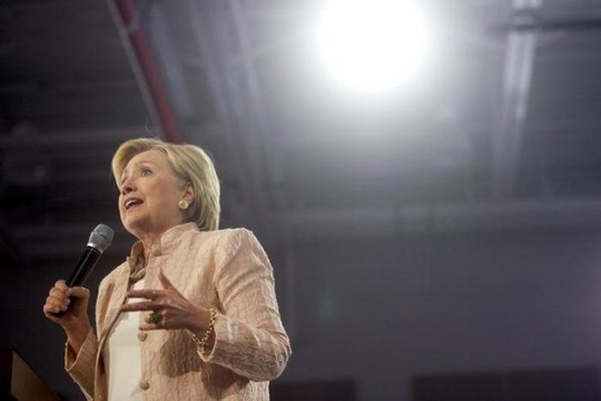 Bà Clinton trong cuộc tuần hành ở bang Ohio hôm 17-8. Ảnh: REUTERS