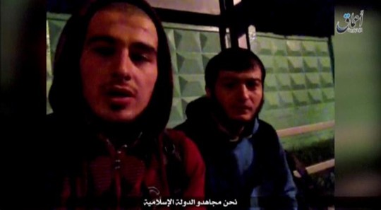 
2 thành viên IS trong đoạn video nhận trách nhiệm vụ tấn công ở Moscow hôm 17-8. Ảnh: REUTERS
