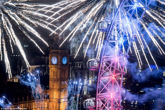 
Pháo hoa gần đồng hồ Big Ben - Đôi mắt của London. Ảnh: Daily Mail
