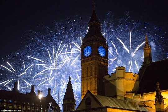 
Pháo hoa gần đồng hồ Big Ben - Đôi mắt của London. Ảnh: Daily Mail
