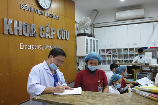 
Khoa Cấp cứu (Bệnh viện Bạch Mai) cũng được tăng cường nhân lực trong những ngày Tết để đảm bảo công tác cấp cứu, điều trị bệnh nhân
