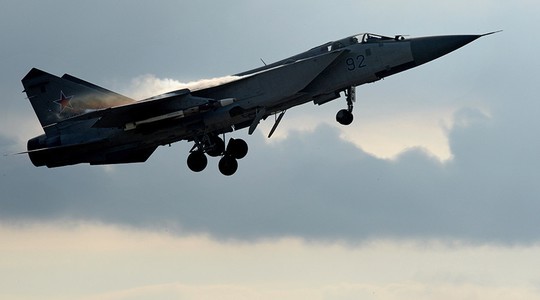 Chiến đấu cơ MiG-31 của Nga được NATO gọi là Chó săn cáo. Truyền thông Nga nói đây là chiến đấu cơ có tốc độ nhanh nhất thế giới. Ảnh: Sputnik.