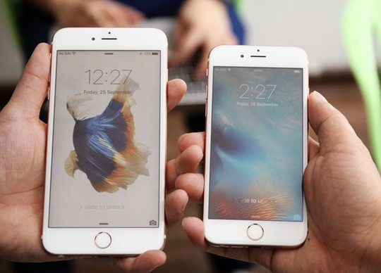 
iPhone 6S xịn (bên phải). Ảnh: P.M.
