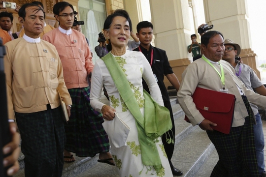 
Tân Ngoại trưởng Myanmar Aung San Suu Kyi mới nhậm chức hồi tuần trước. Ảnh: Reuters
